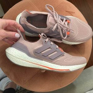 Adidas Women’s Ultraboost 22 Sz 8